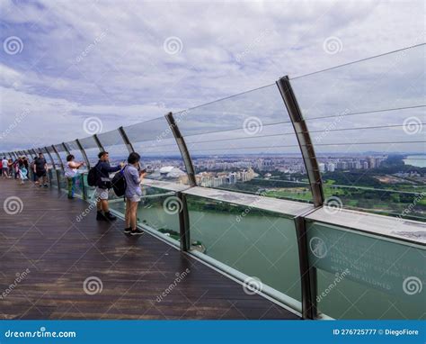 Skypark Observation Deck, Marina Bay Sands, Singapore Editorial ...