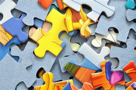 How to Solve a Jigsaw Puzzle Fast | Reader's Digest