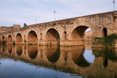 Premium Photo | Roman bridge in merida