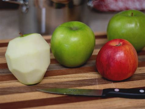 How to Make Quick Apple Chutney - Cosmopolitan Cornbread