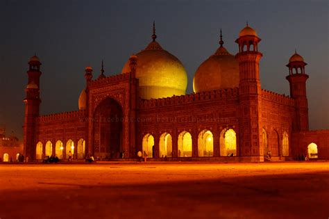 Badshahi Mosque Lahore (Badshahi Masjid Lahore) ~ Beautiful Places In ...