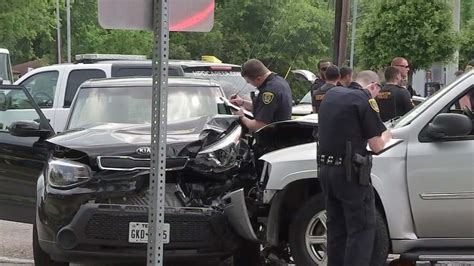 Two critically injured in police chase crash in SE Houston - ABC13 Houston