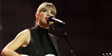 Taylor Swift Turns Down Offer to Play 2023 Super Bowl Halftime Show ...