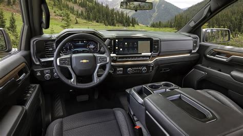 Here's the new 2022 Chevy Silverado interior. It's so much better ...