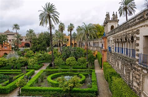 Explore the Royal Alcázar of Seville - live online tour from Sevilla