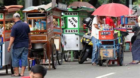 Pandemi Corona: Nasib Pedagang Kaki Lima, Laris atau Miris?