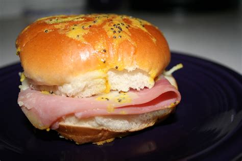 Tricia's Simply Tasteful Recipes: Ham and Cheese Buns