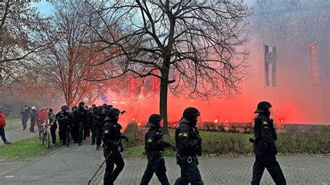 Niedersachsen-Derby: Hannover 96-Fans zünden Pyro nach Braunschweig ...