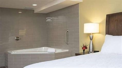 12 Louisville Hotels With Jacuzzi Rooms or Hot Tub Suites (KY)