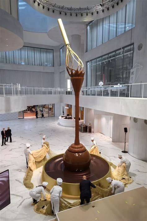 Lindt opens world's biggest chocolate museum with 30ft Lindor fountain ...