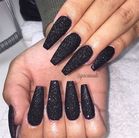 37 Black Glitter Nails Designs That You Can Make – Eazy Glam