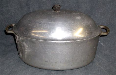 Dutch Oven BIG Cast Aluminum POT Majestic Cookware Vintage