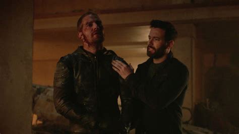 'Arrow': Oliver Gets Some (Chicago) Medical Attention From an Old ...