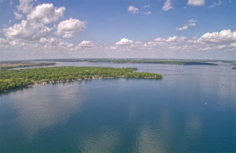 5 Amazing Ways to Enjoy Lake Okoboji to Visit This Summer!