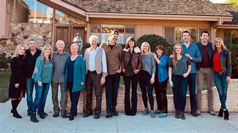 'Brady Bunch' cast members reunite at TV family home | FOX6 Milwaukee