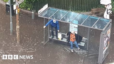 Edinburgh flooding: Half of July rain fell in one hour - BBC News