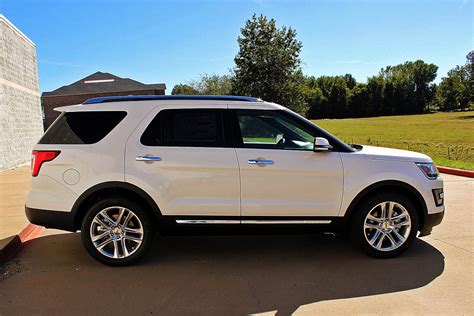 Chrome all day everyday!! 2017 Ford Explorer #white #exterior #chrome ...