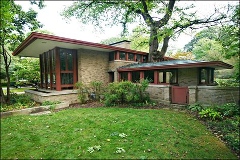 Frank Lloyd Wright Prairie Style Houses - Hardwood Versus Laminate Flooring