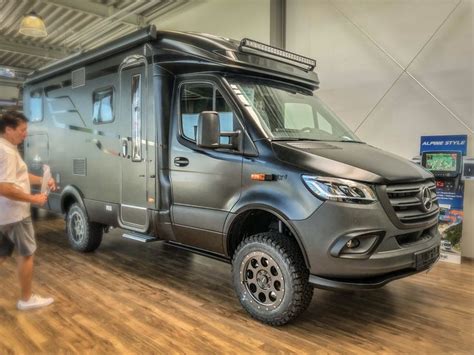 Black-Matte-Edition | 4x4 wohnmobil, Allrad wohnmobil, Mercedes wohnmobil