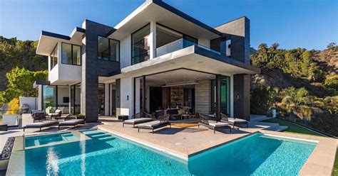 10,000 Square Foot Contemporary-Style Hilltop Mansion In Los Angeles ...