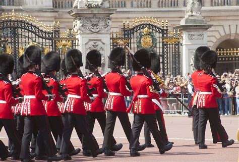 Buckingham Palace Tour & Changing of the Guard - City Wonders