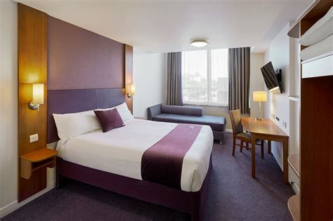 PREMIER INN LONDON ROMFORD CENTRAL HOTEL $52 ($̶7̶8̶) - Updated 2022 ...