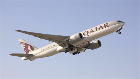 Comparing the Qatar Airways Boeing 777-200LR & the 787 Dreamliner ...