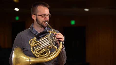 What does a French horn sound like? (Scale) - YouTube