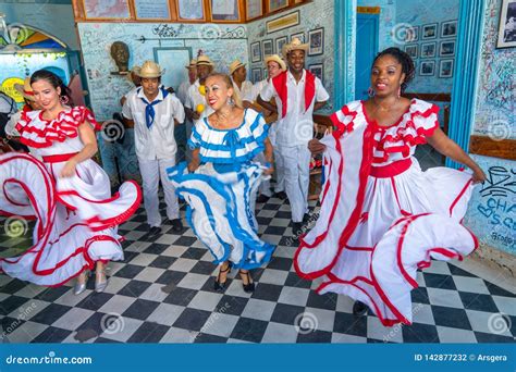 Dancers and Musicians Perform Cuban Folk Dance Editorial Photography ...