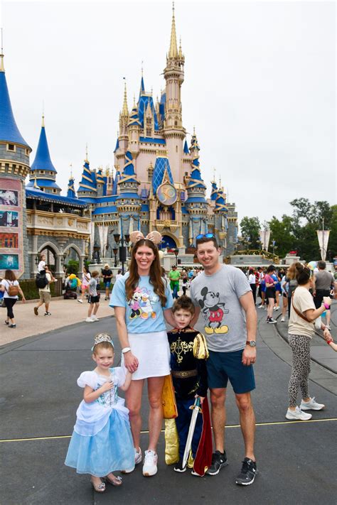 Disney World Outfits for the Whole Family - WHB