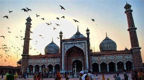 Top 12 Popular Mosques of India: Tour My India