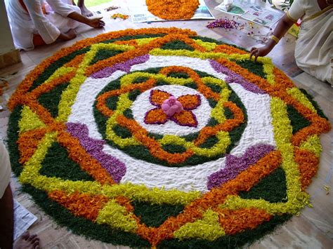 Flower Rangoli Designs for Diwali 2017 - Best Floral Rangoli Designs ...