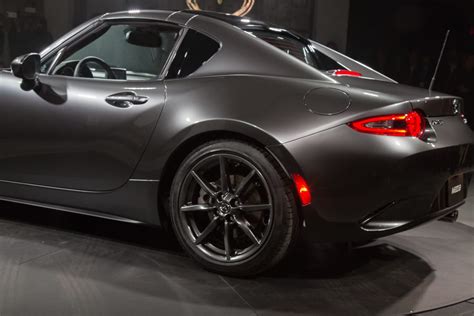 2017 Mazda MX-5 Miata RF Retractable Hardtop Photo Gallery | News ...