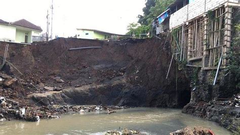 Jalan Rusak Akibat Banjir di Tabanan Terjadi di 8 Kecamatan - Tribun ...