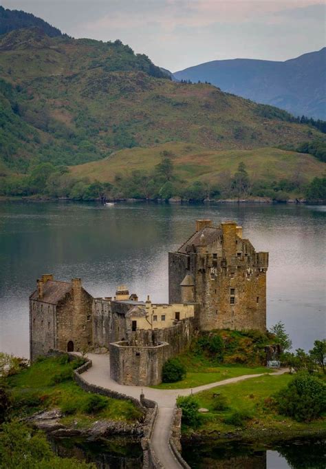 Eileen Donan Castle | Highlands castle, Scottish castles, Scotland castles