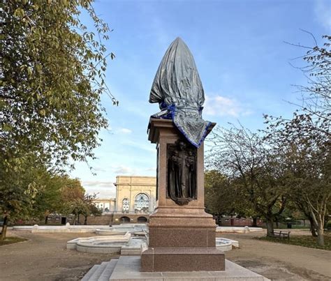 Queen Victoria statue on Victoria Embankment to be unveiled this week ...