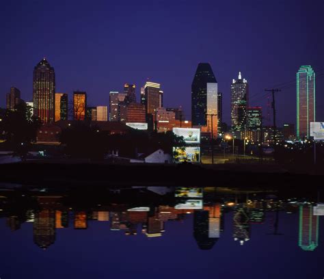 Downtown Dallas at Night, 1993 - warrengale48pix.net