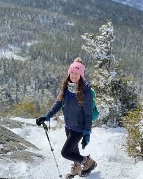 Winter Hiking Gear List: 10 Essentials for the Snow!