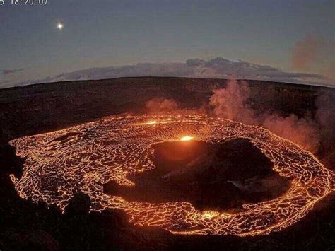 Hawaii's Kilauea volcano erupts again, summit crater glows : NPR