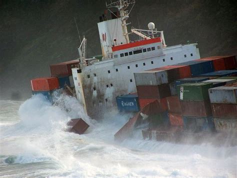 Accidents with Container Ships (95 pics) - Izismile.com