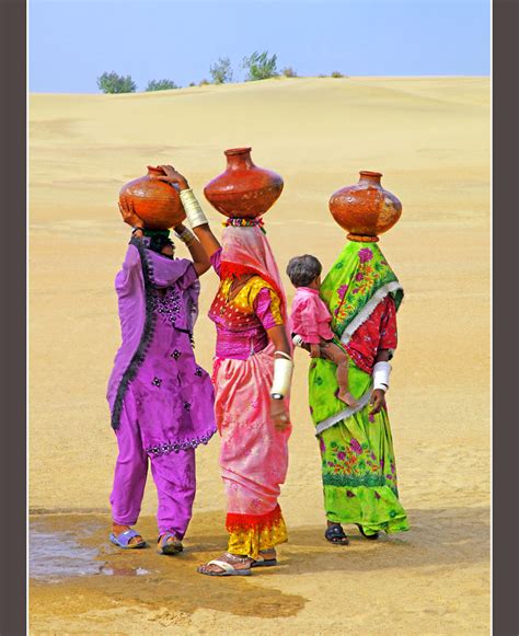 A Helping Hand | Women of Thar Desert in a village near Umer… | Flickr