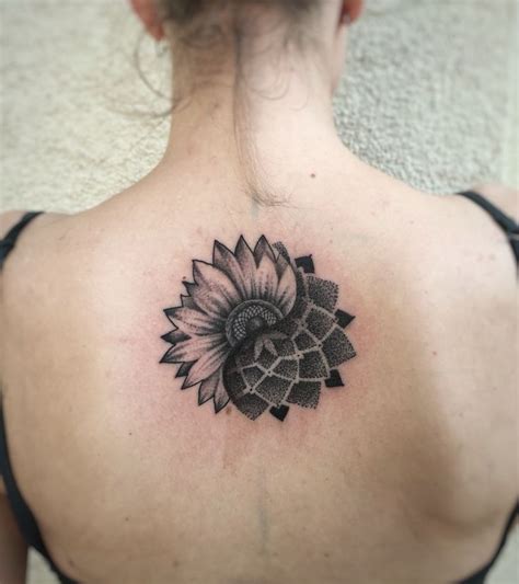 Pin by tree (me) on tattoos | Sunflower tattoo shoulder, Geometric yin ...