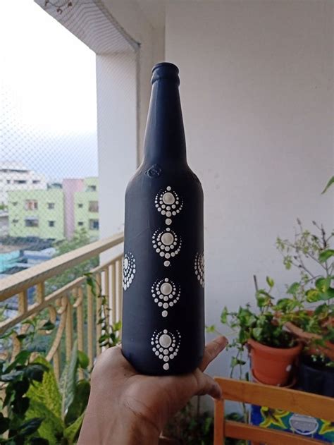 Dot painting | Bottle art, Bottle art projects, Glass bottles art