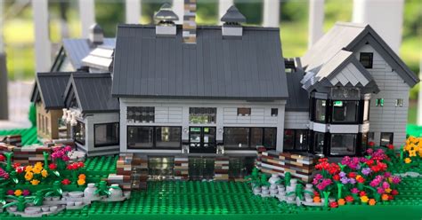 This Woman Creates Custom LEGO Houses of Real Homes