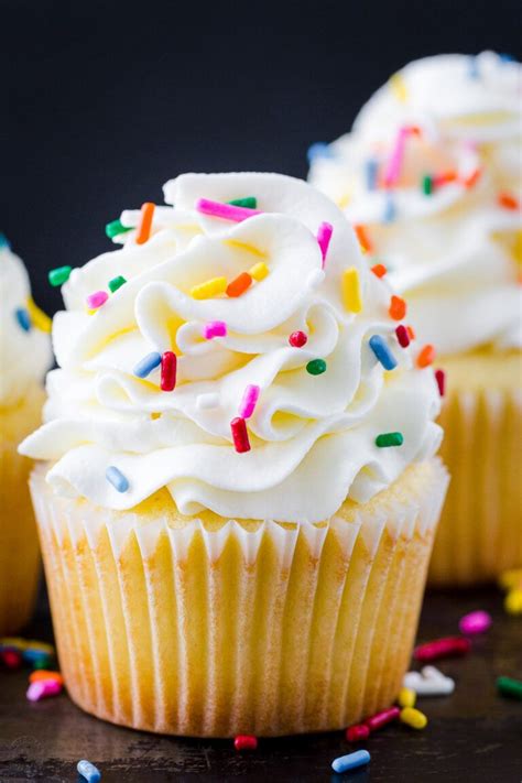 Everyone loves Cupcakes! This is the only vanilla cupcakes recipe you ...