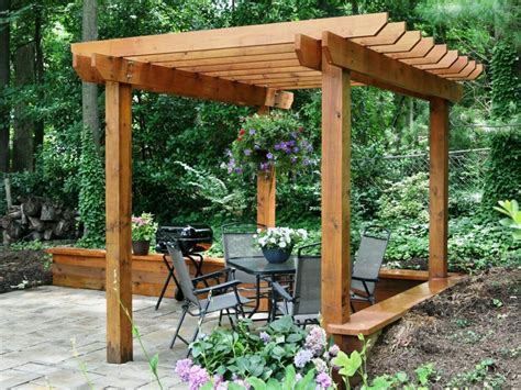 Fabriquer une pergola en bois – plans, instructions et idées inspirantes