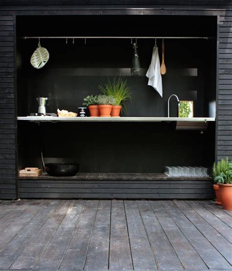 built-in-outdoor-kitchen-storage-ideas