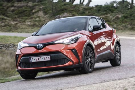 Toyota C-HR 2.0 VVT-i Hybrid 2019 review | Autocar