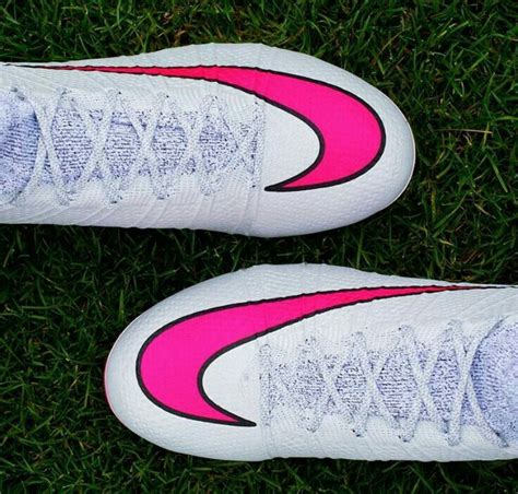 Nike pink & white cleats | Soccer shoes, Nike, Football cleats