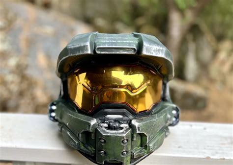 Halo Infinite Master Chief exclusive LED Deluxe Helmet ...